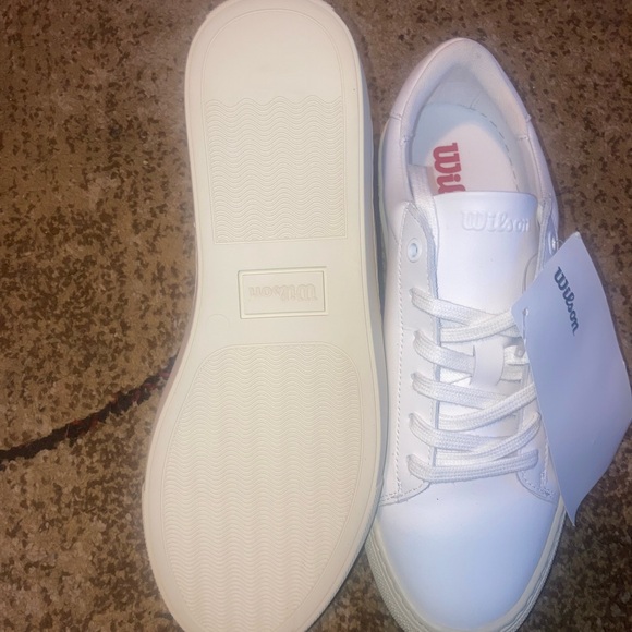 NEW Wilson Classic Premium Tennis Shoes - Picture 4 of 10